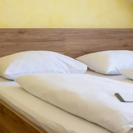 게스트하우스 Weingut Lambauer 3*