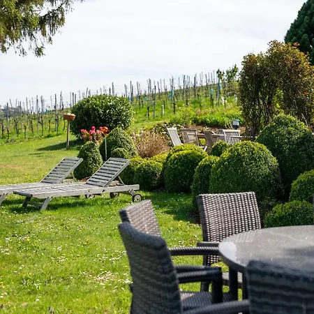 Weingut Lambauer 3* 키체크 임 자우잘