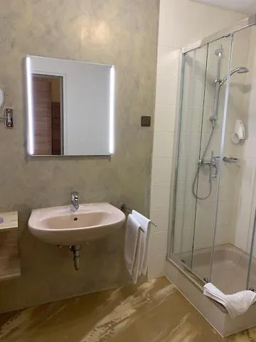 Gasthuis Weingut Lambauer 3*